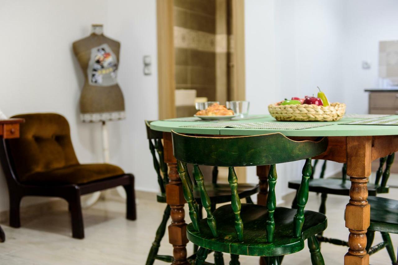 Renovated One Bedroom Flat In Kerameikos With Courtyard By Bnbplus * Atény